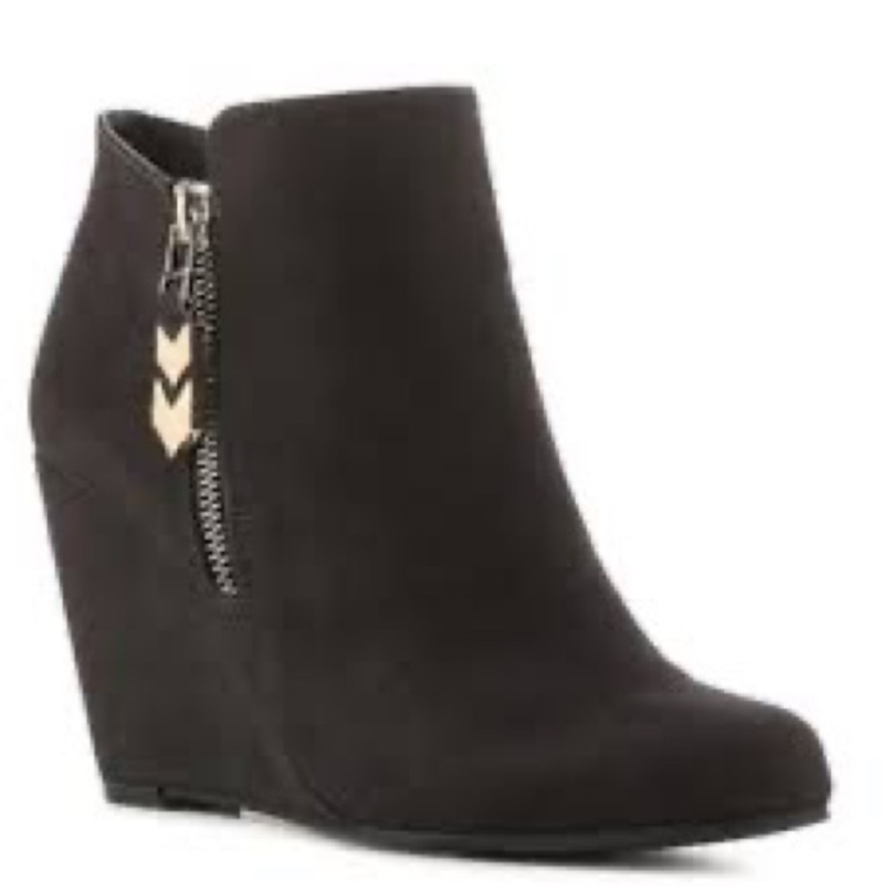 BCBG Wyno suede wedges